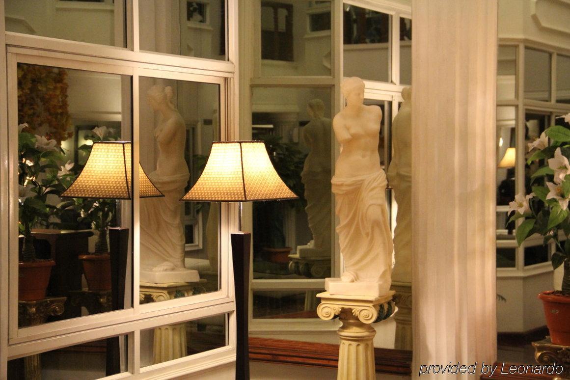 R.J.Resorts Darjeeling  Interno foto