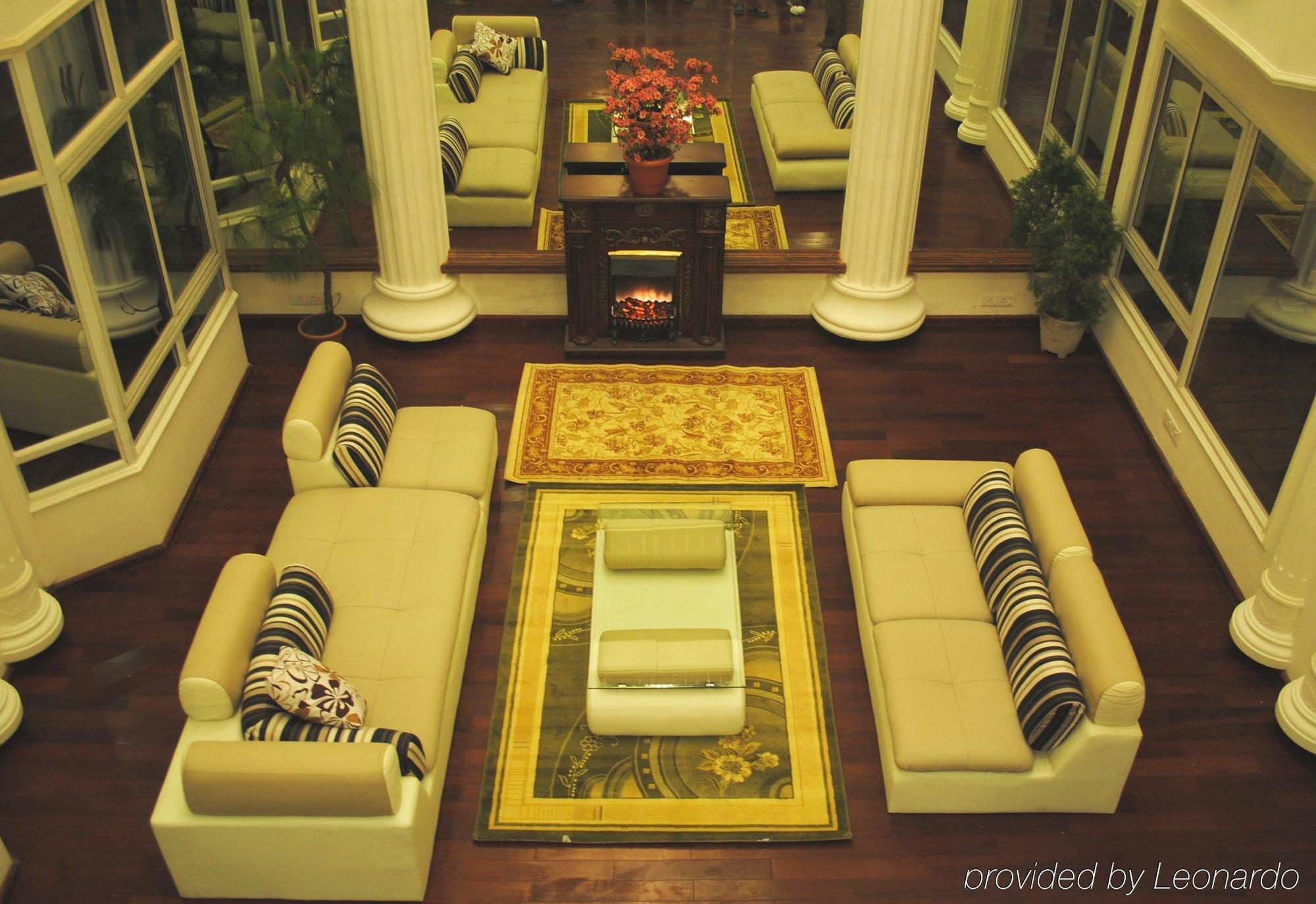 R.J.Resorts Darjeeling  Interno foto