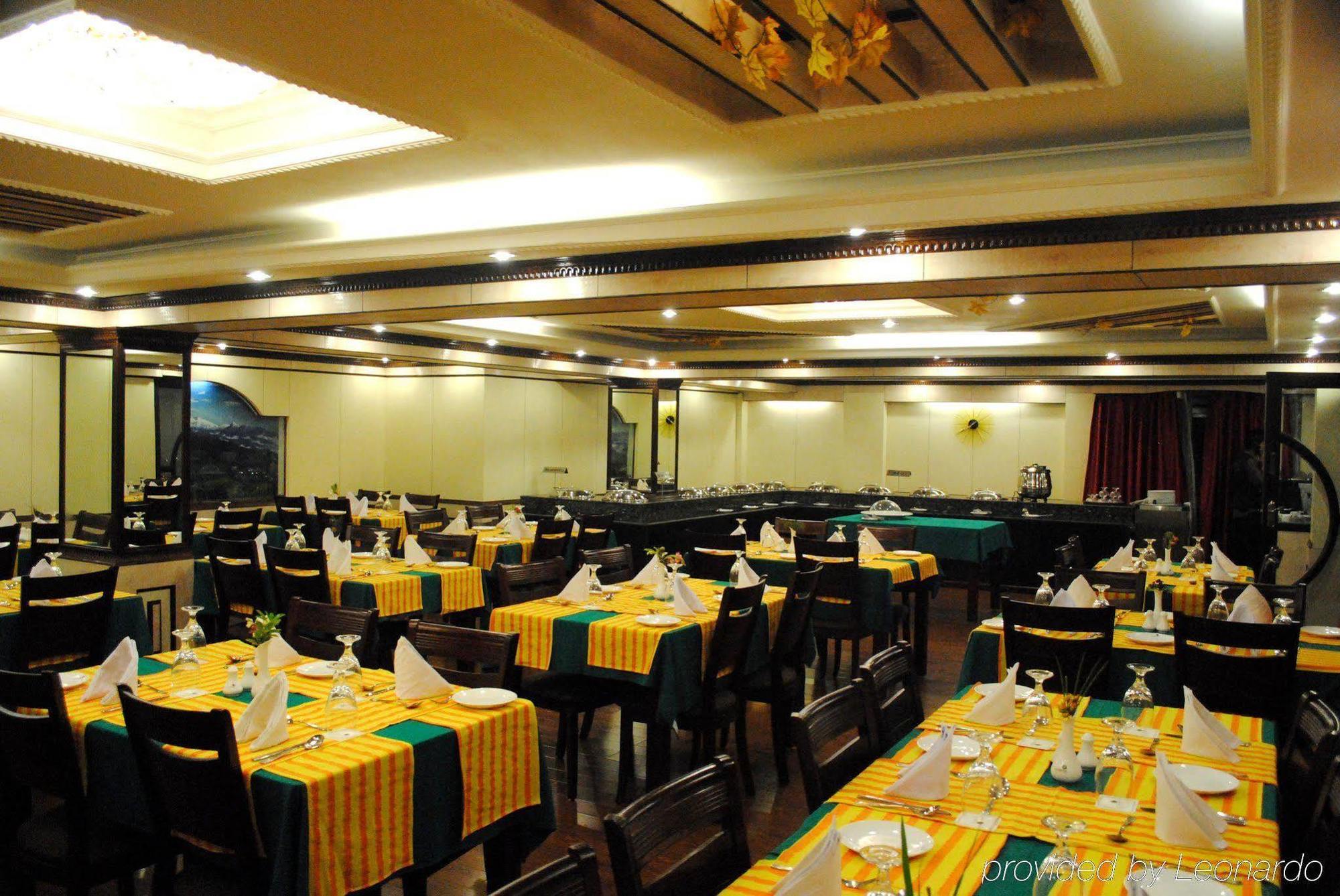 R.J.Resorts Darjeeling  Ristorante foto